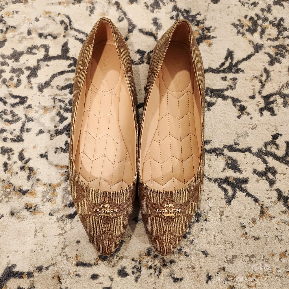 Good condition Coach Annabel Signature pointed toe ballet flats